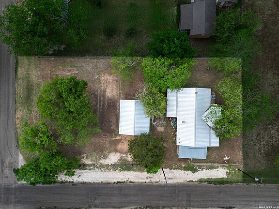 4th image of 607 Hackberry St