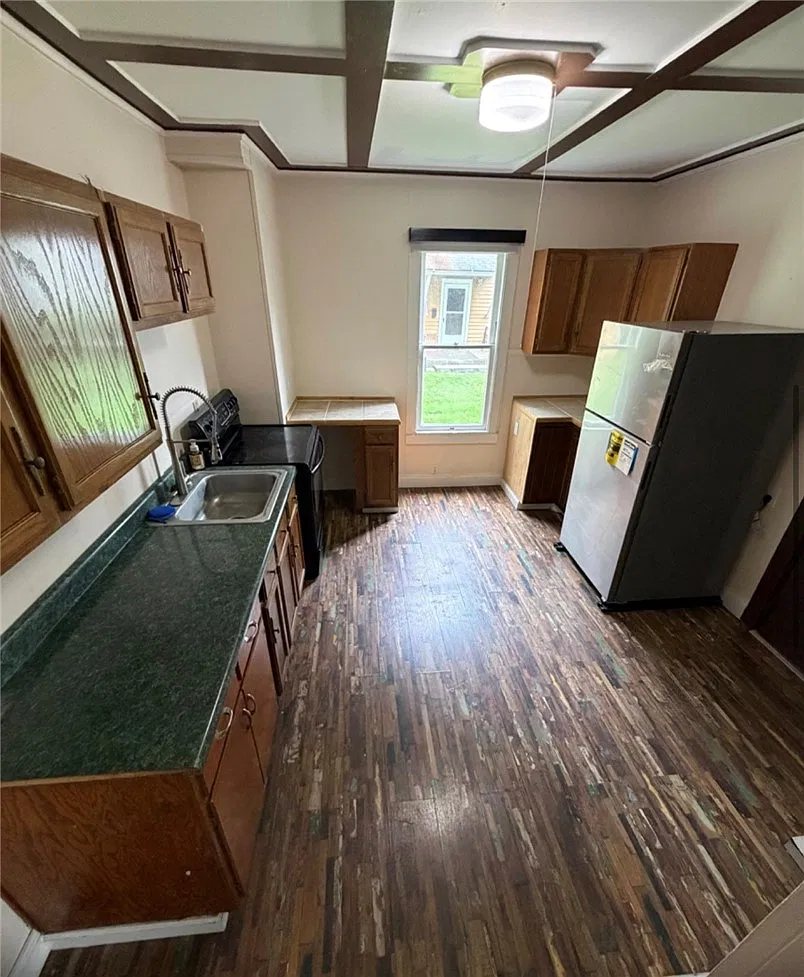 4 bed, 1.0 bath, 1092 sqft, $1,395 — Photo 3