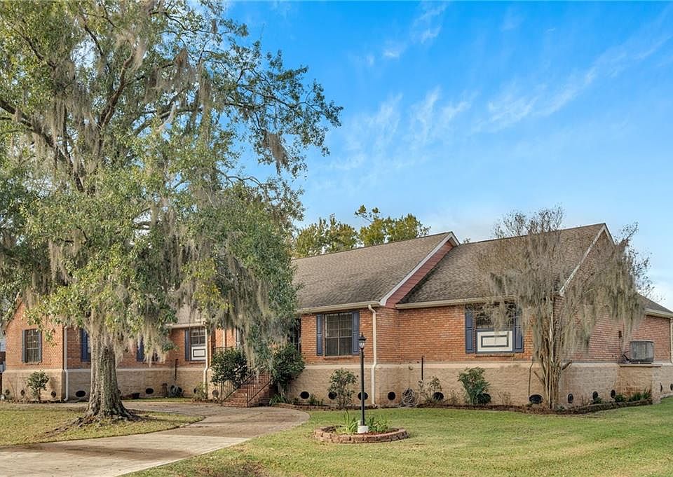 1st image of 14 Michael Dr