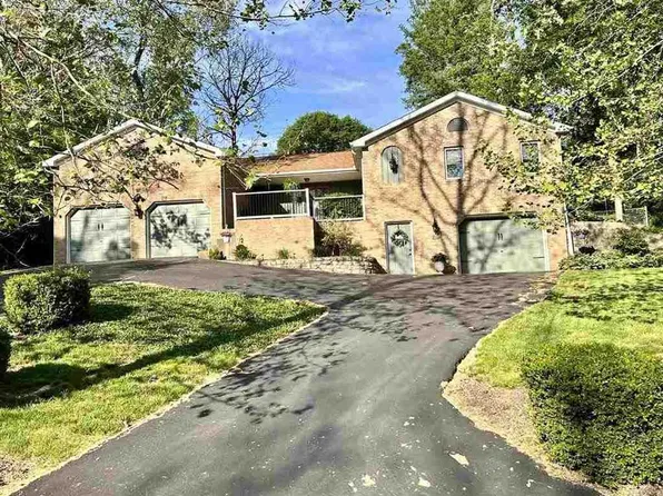 711 Hidden Valley Dr, Richmond, IN 47374