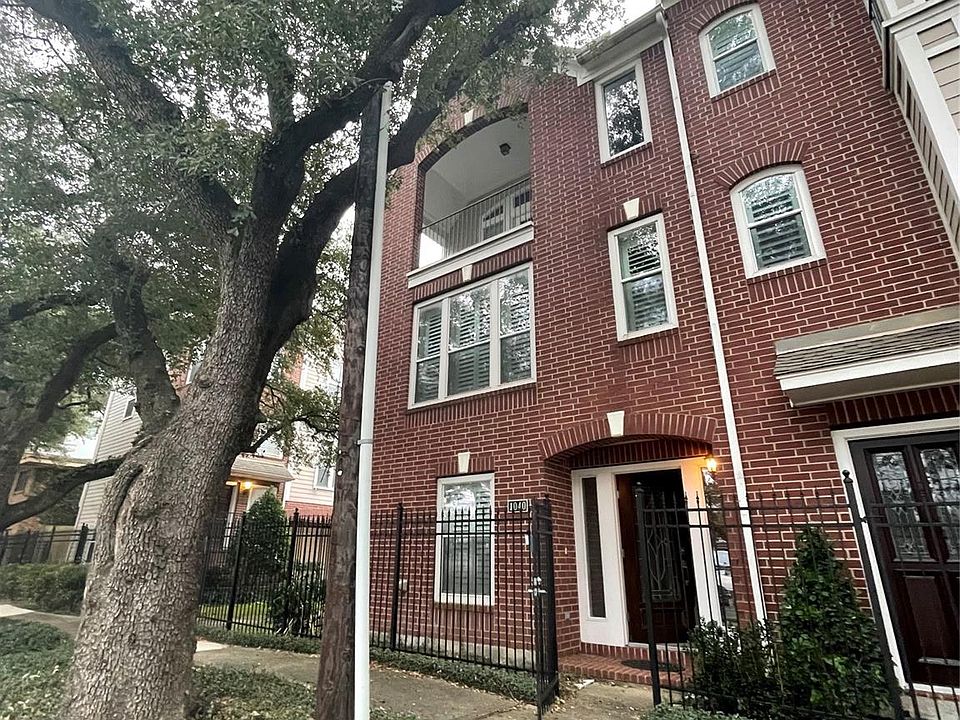 1st image of 1040 La Rue St
