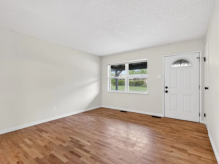 2246 Bensonhurst Dr — Photo 10