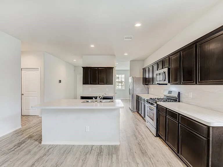 20923 Corisande St — Photo 5