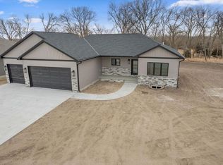 5835 Shady Lake Rd, Columbus, NE 68601
