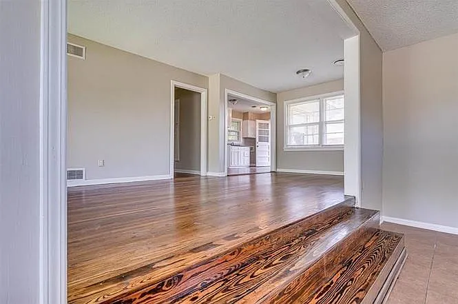 1749 Dearing Rd — Photo 4