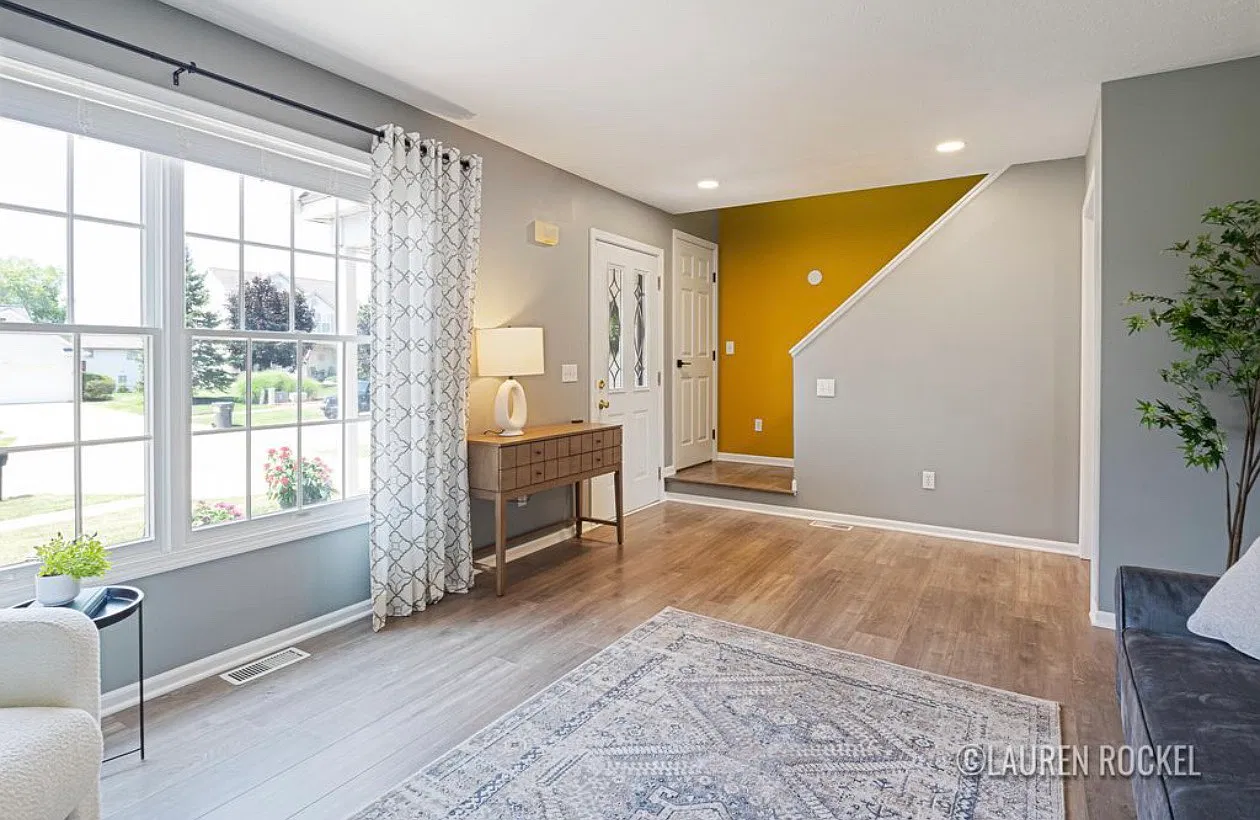 4 bed, 2600 sqft, $3,300 — Photo 2