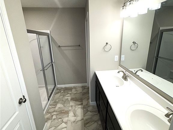 4th image of 604 Tulip Ct