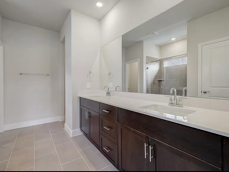 410 Stagg St — Photo 4