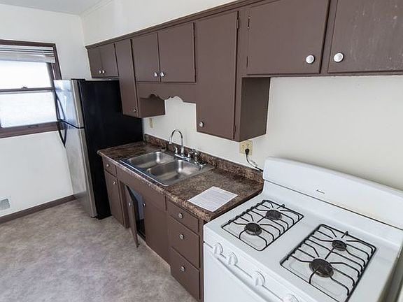 5th image of 318 Baker St W #318