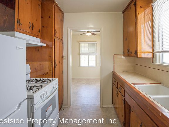 2nd image of 244 S Doheny Dr #244B