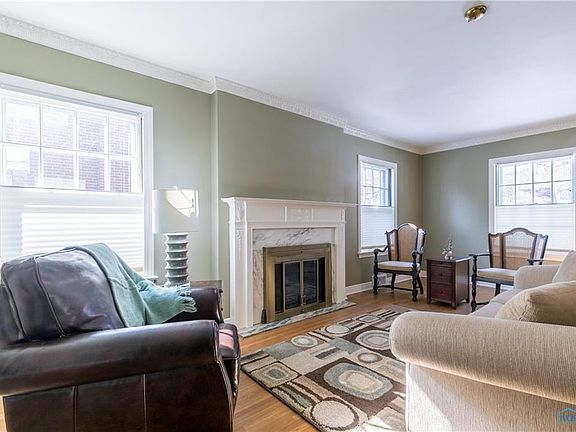 5th image of 2624 Meadowwood Dr