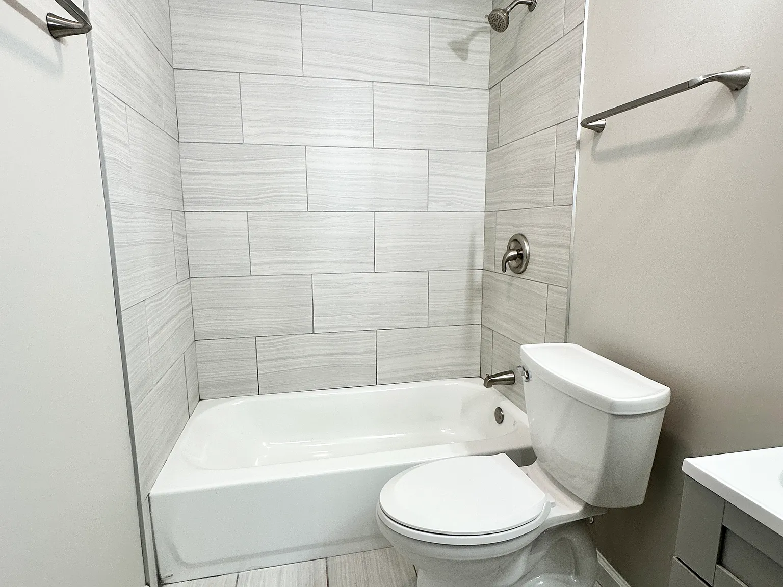 3 bed, 900 sqft, $1,295 — Photo 3