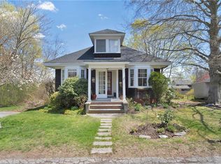 17 Boulevard Ter, Middletown, RI 02842