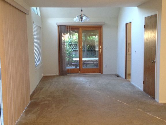 Dinning room, kitchen door to the right