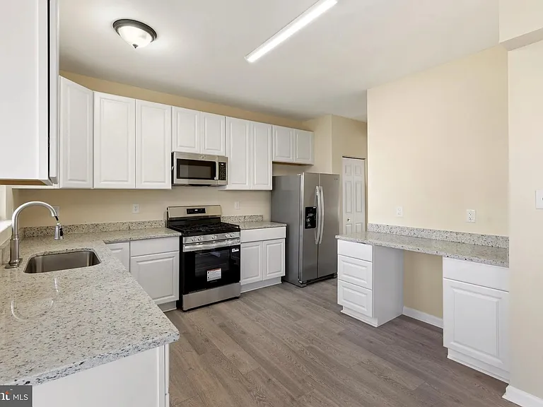 4704 Denview Way — Photo 18