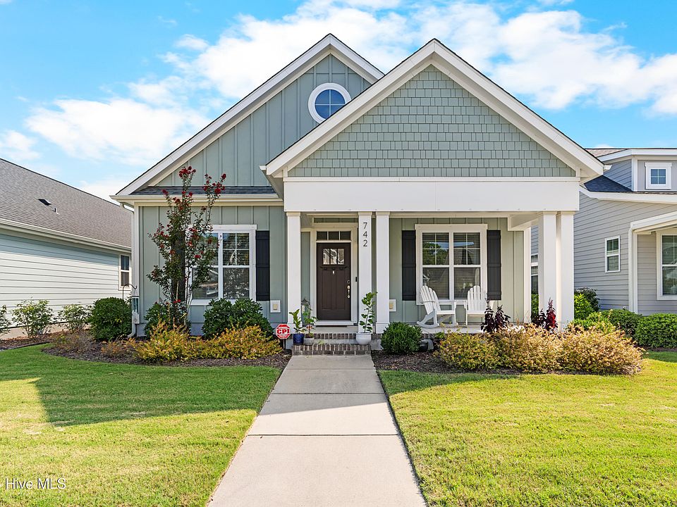 1st image of 742 Wharton Avenue