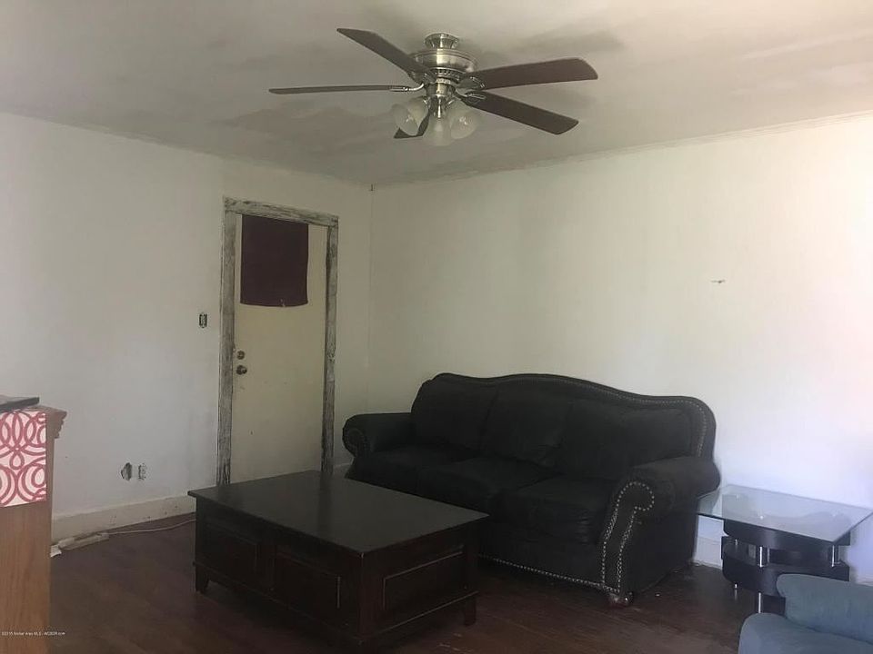 2nd image of 610 6th Ave