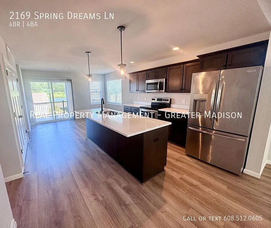 Modern 4 Bed, 3.5 Bath Home in a Prime Neighborhood-Early Move In Available — Photo 4