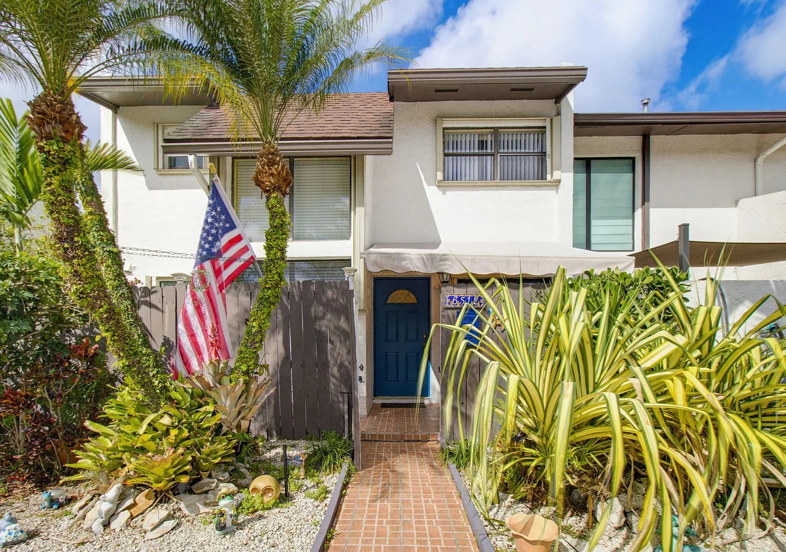 Beautiful 3 bed 2 bath townhome in Snapper Creek! — Photo 1