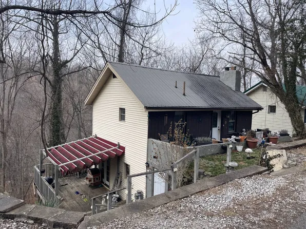 26 Estill Dr, Charleston, WV 25314