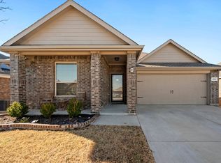 8516 Grand Oak Rd, Fort Worth, TX 76123