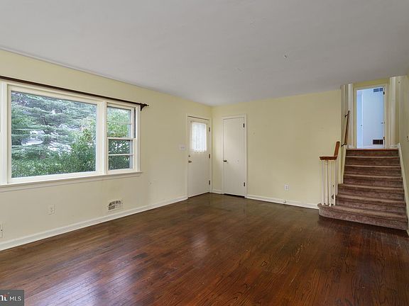 2nd image of 52 Gulick Rd