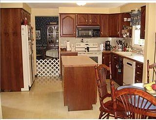 4th image of 3230 Hawthorne Ct