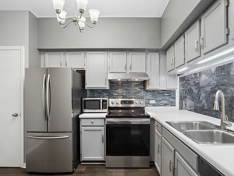 1264 Cranbrook Dr — Photo 4