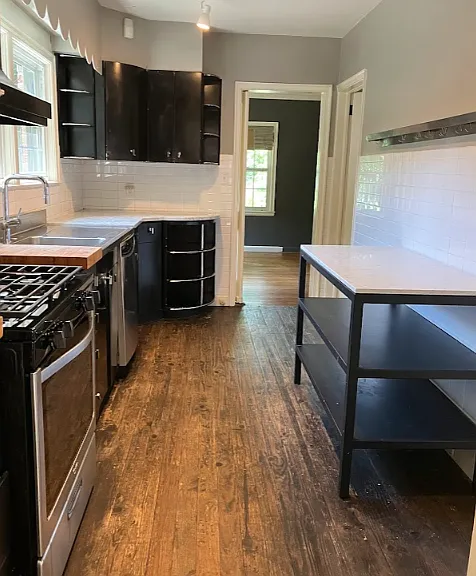 1708 Brewer Blvd SW — Photo 2