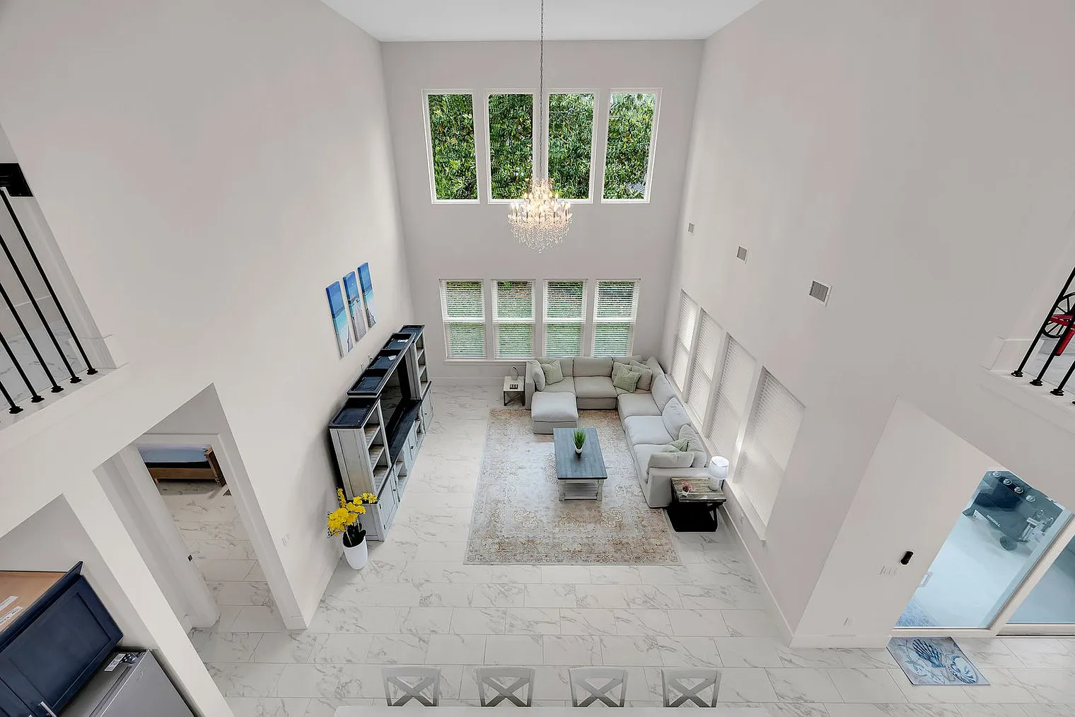 6 bed, 3.5 bath, 3595 sqft, $10,420 — Photo 2