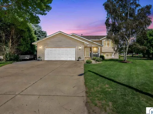 513 Sumac Rd, Madison Lake, MN 56063