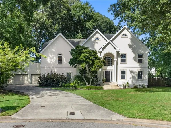1324 Chippokes Ct, Virginia Beach, VA 23454