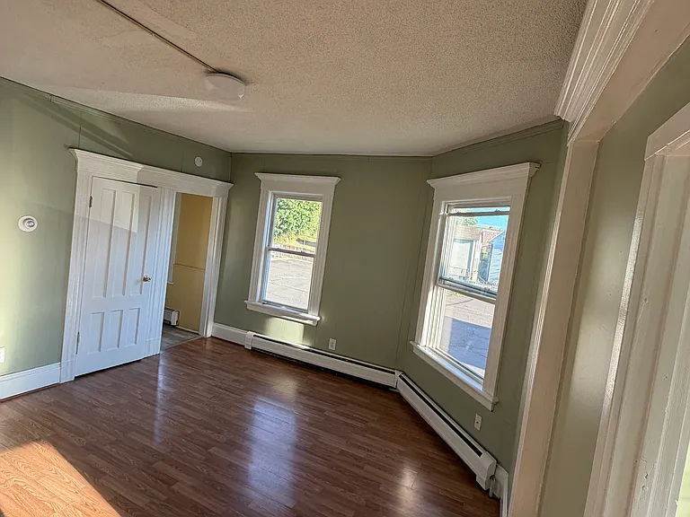 98 Glen St #2 — Photo 5