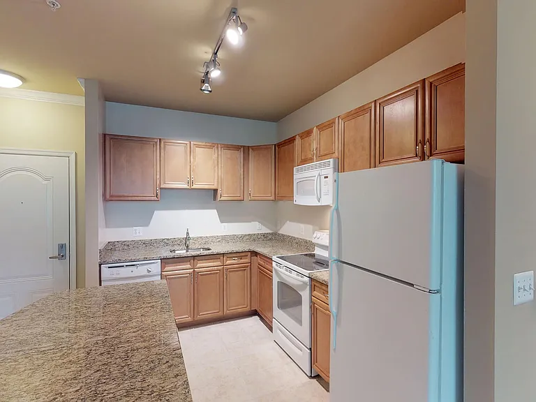 Signal Hill Apartment Homes — Photo 97