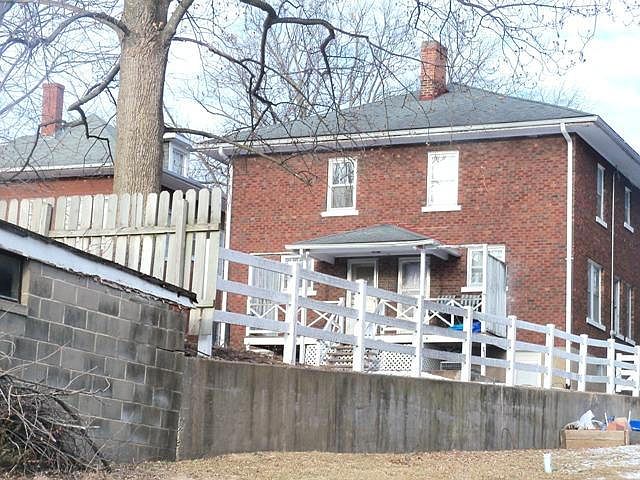 2nd image of 409 3rd St #2