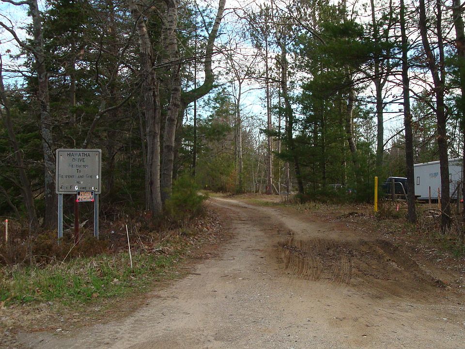 1st image of Hiawatha Ln #1