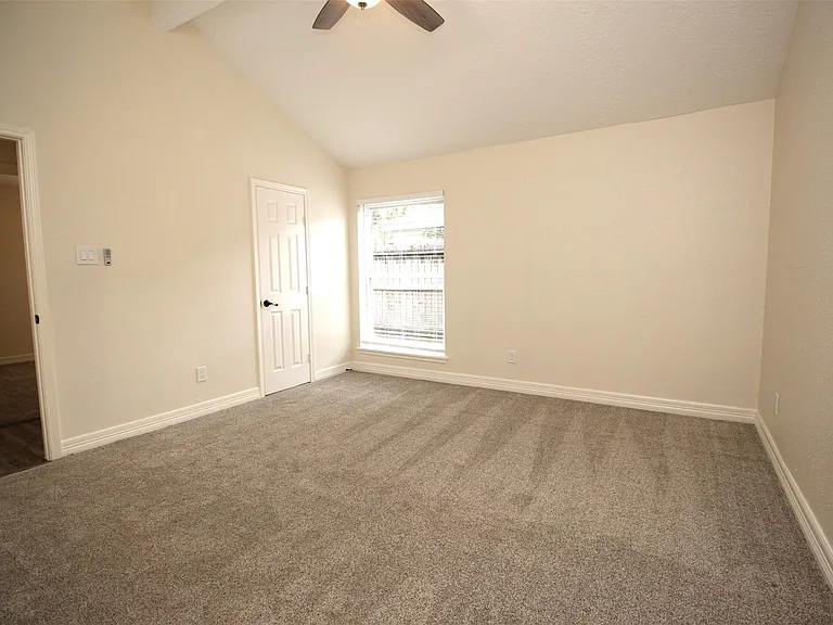 805 Willow Creek Dr — Photo 15