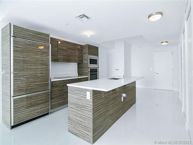 1st image of 460 Ne 28th St #3507