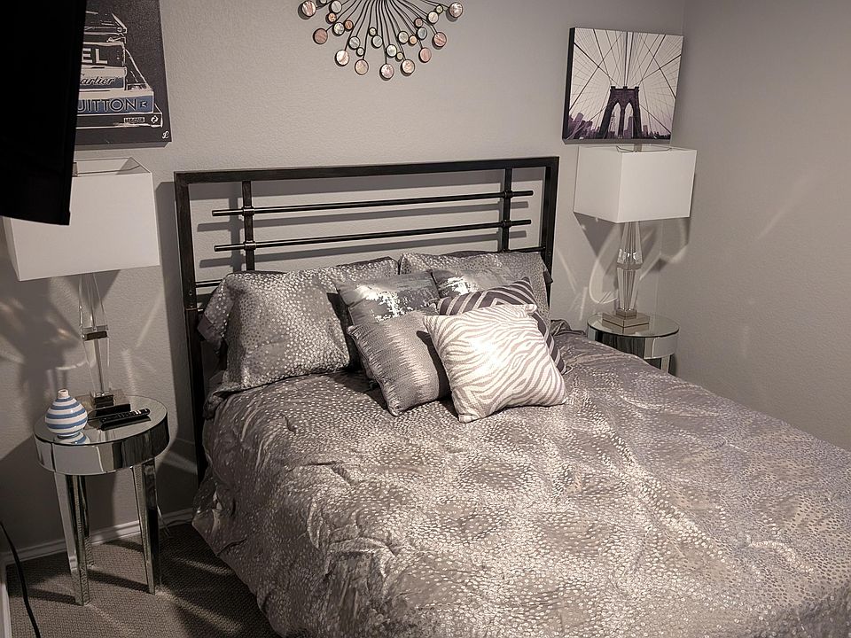 Queen size bedroom with tv