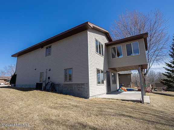 3rd image of 117 W Oriole Dr