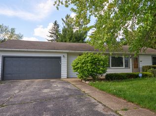 384 Maplewood Dr, Antioch, IL 60002