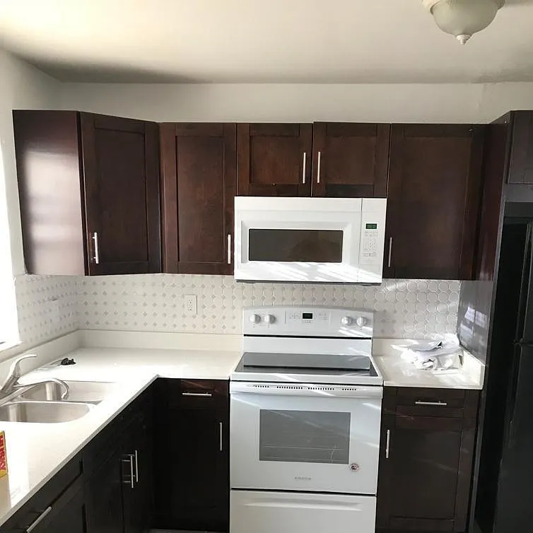 2 bed, 1.0 bath, 4950 sqft, $1,800 — Photo 2