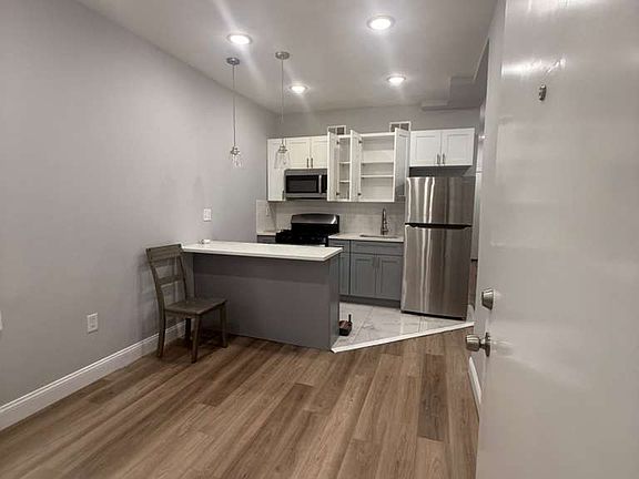 2nd image of 264 Chadwick Ave Floor 1