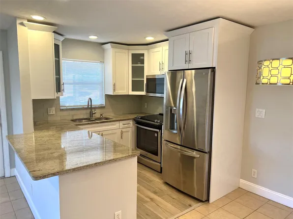 2840 NE 14th St, Pompano Beach, FL