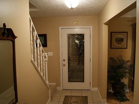 3rd image of 218 Waggaman Cir