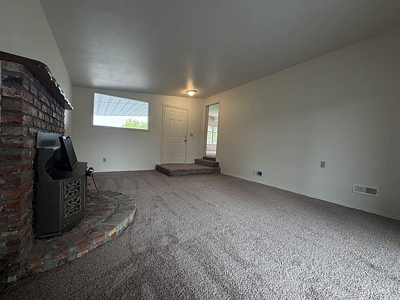 3rd image of 2053 Sherry Dr