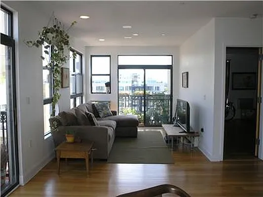 Rented by R New York | media 12