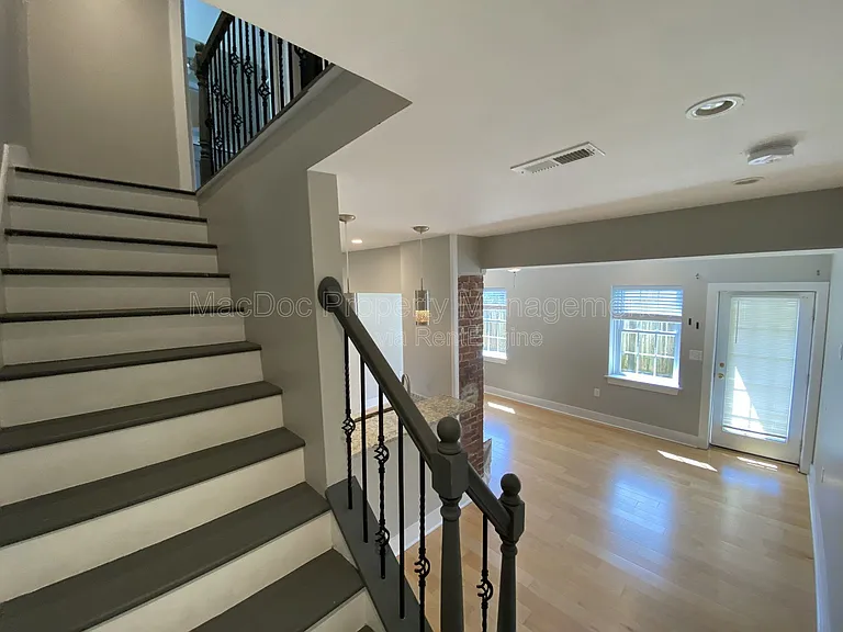 1115 Winchester St #C — Photo 11