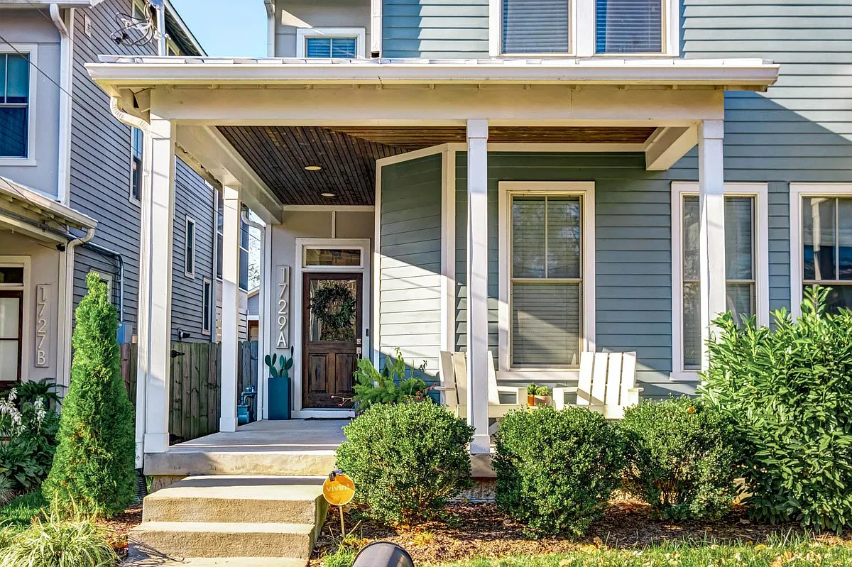 Front porch and raised entryway. - 1729 4th Ave N