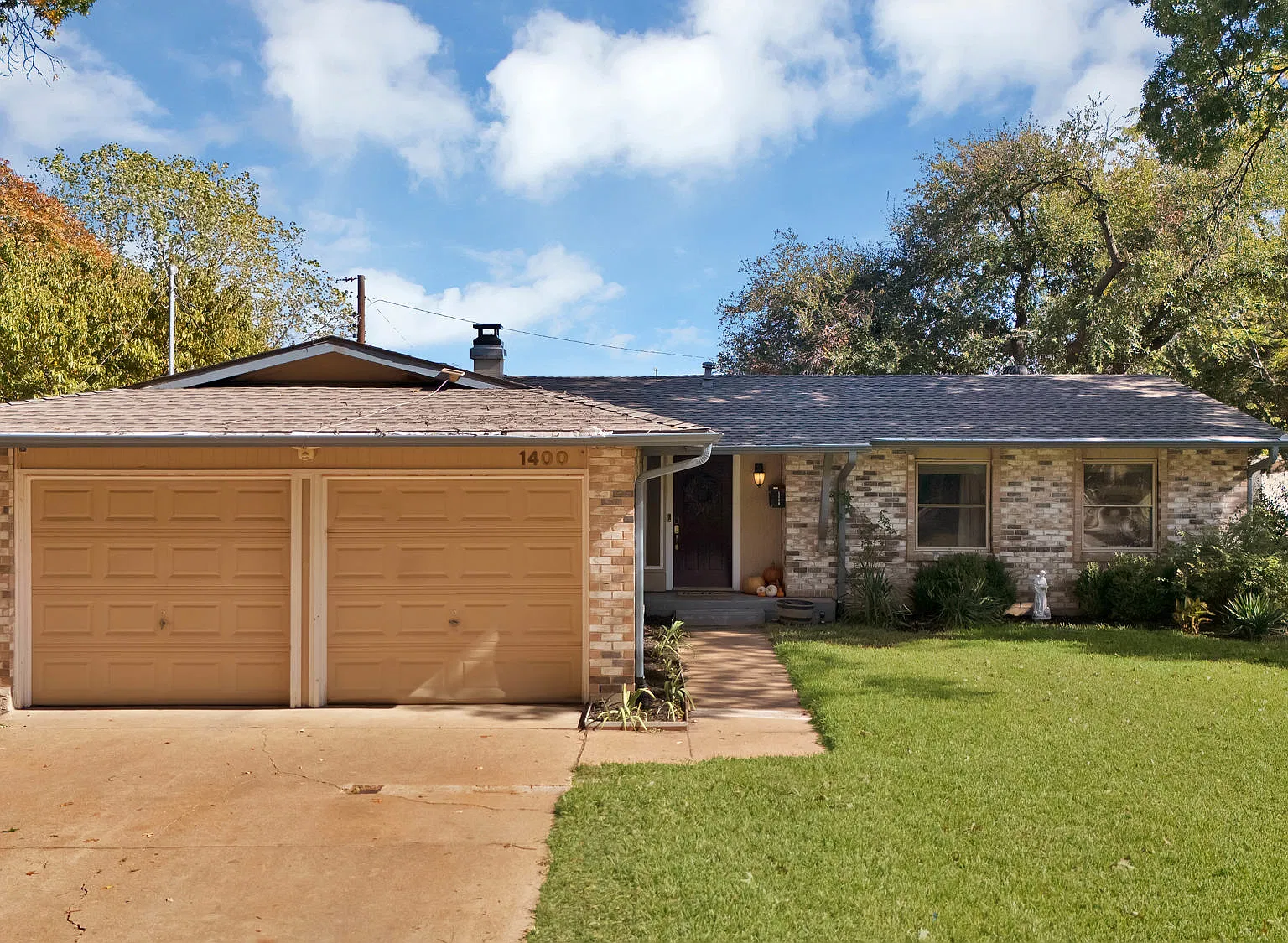 3 bed, 1209 sqft, $2,400 — Photo 2